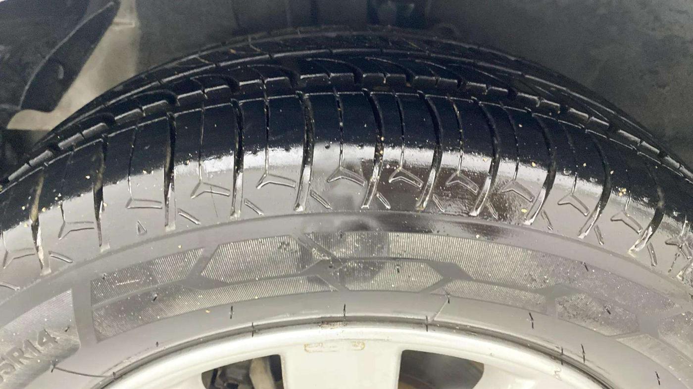 2014 Hyundai i20 SPORTZ 1.2, Petrol, Manual, 37,500 km, Left Front Tyre Tread