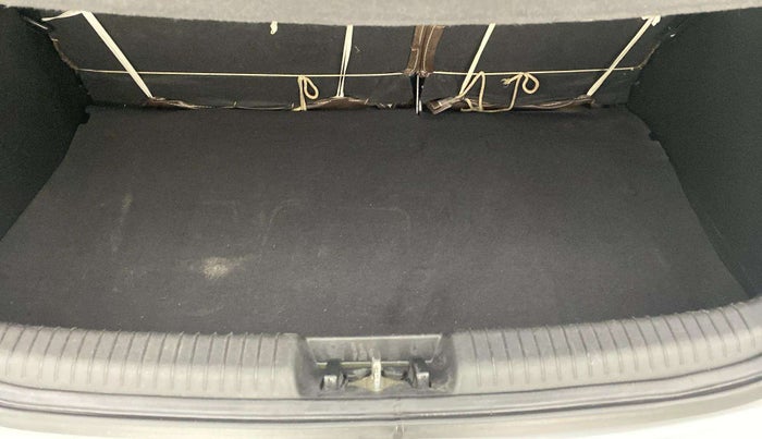 2014 Hyundai i20 SPORTZ 1.2, Petrol, Manual, 37,436 km, Dicky (Boot door) - Tool missing