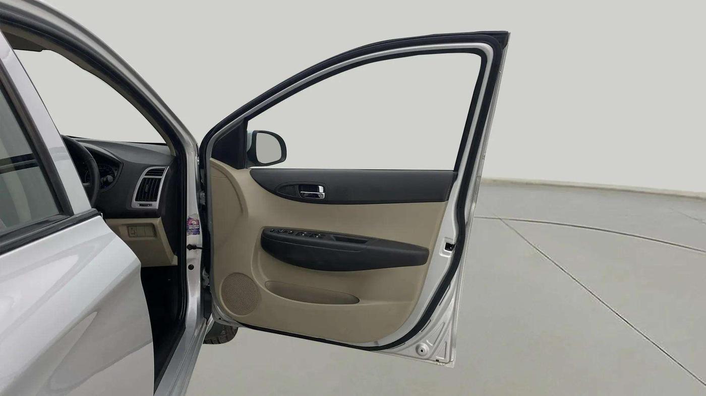 2014 Hyundai i20 SPORTZ 1.2, Petrol, Manual, 37,500 km, RHS Front Door