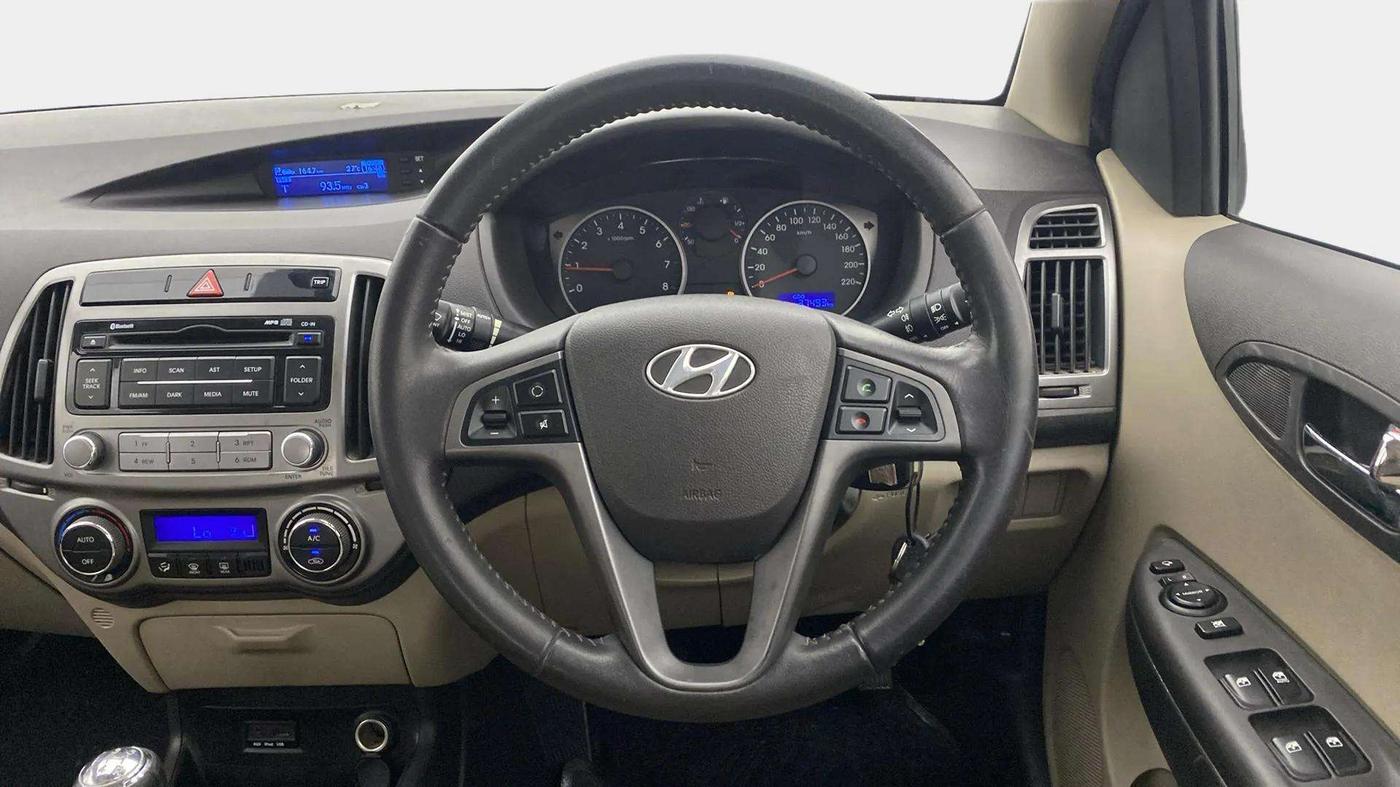 2014 Hyundai i20 SPORTZ 1.2, Petrol, Manual, 37,500 km, Steering Wheel Close Up