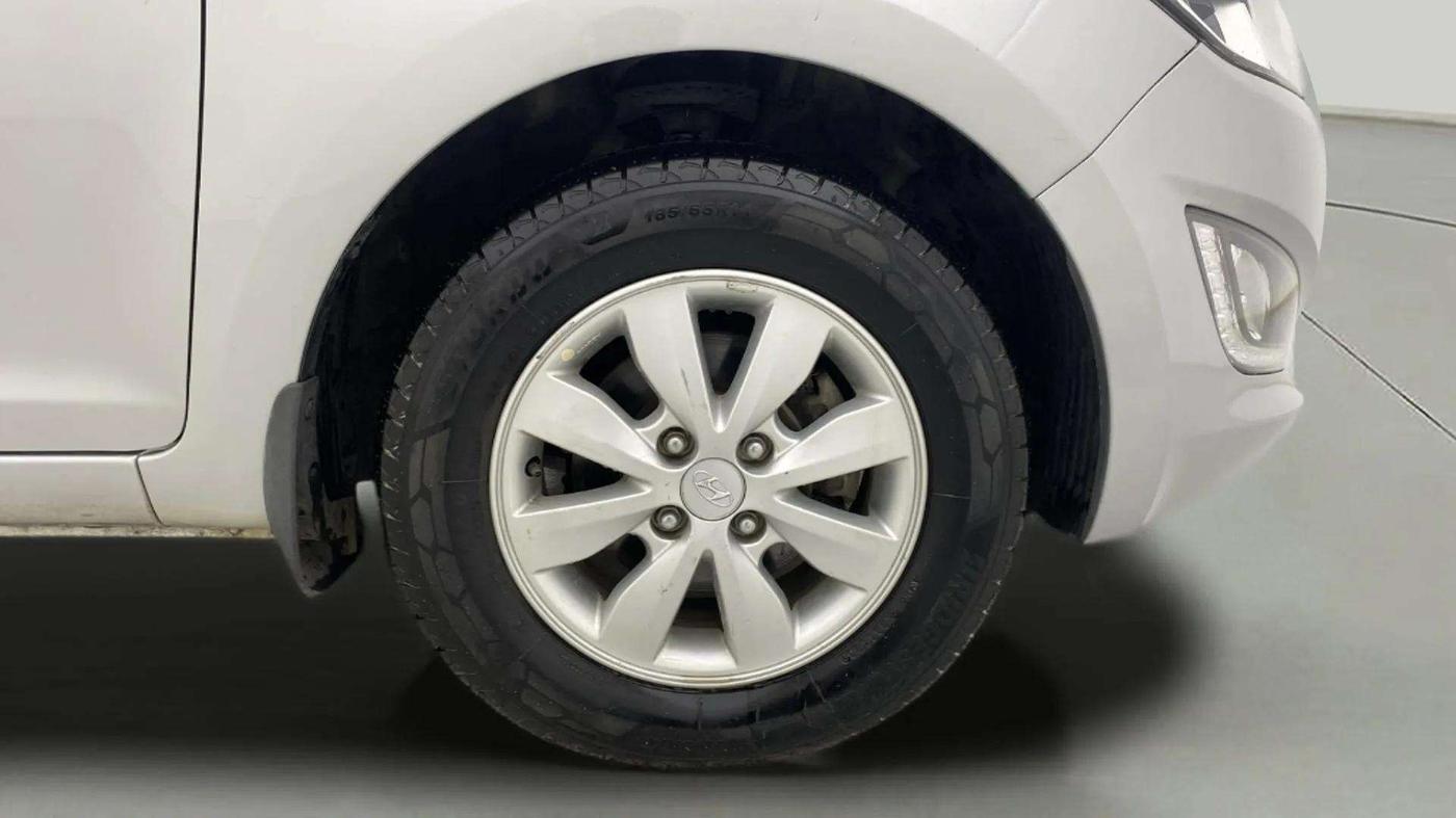 2014 Hyundai i20 SPORTZ 1.2, Petrol, Manual, 37,500 km, Right Front Wheel