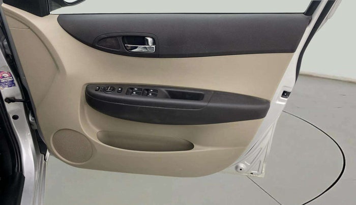 2014 Hyundai i20 SPORTZ 1.2, Petrol, Manual, 37,436 km, Driver Side Door Panels Control