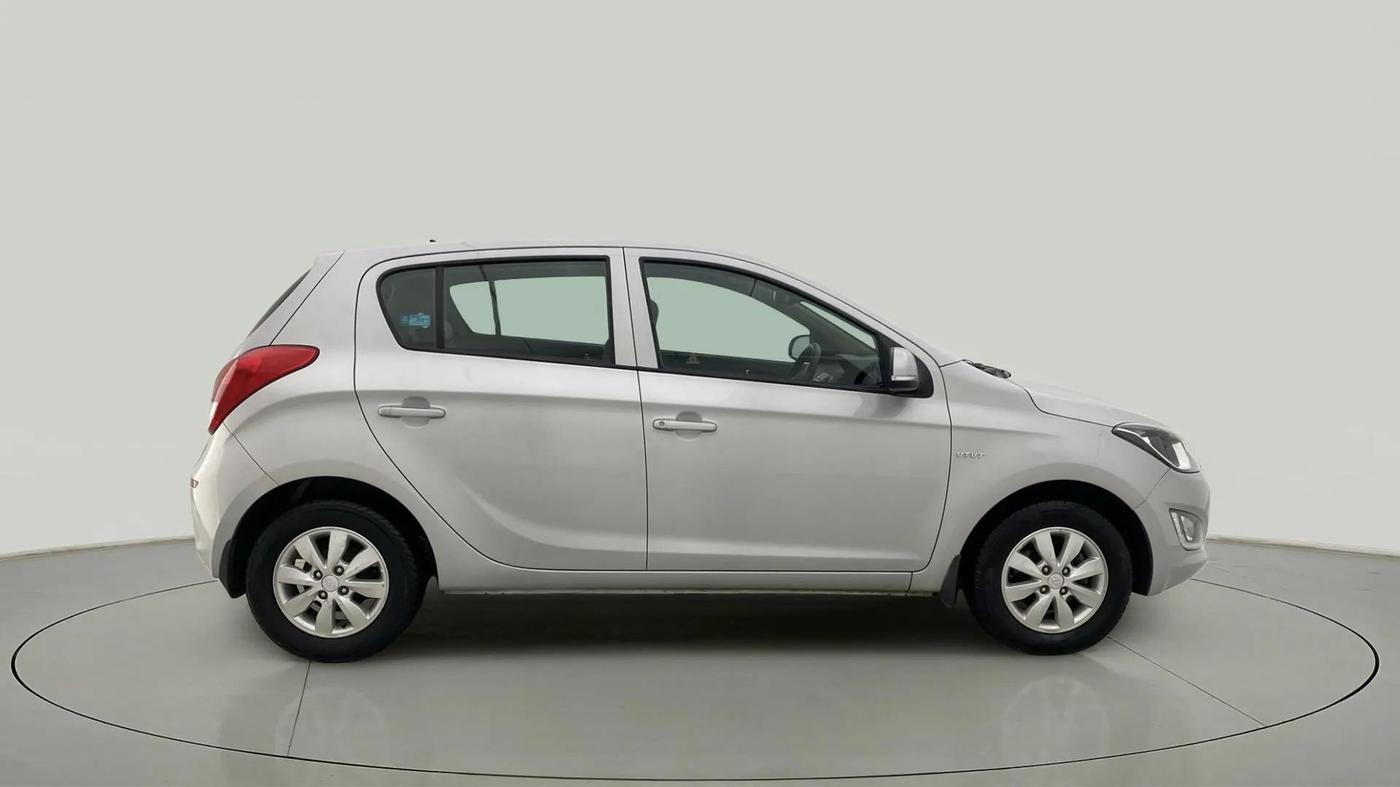 2014 Hyundai i20 SPORTZ 1.2, Petrol, Manual, 37,500 km, Right Side View