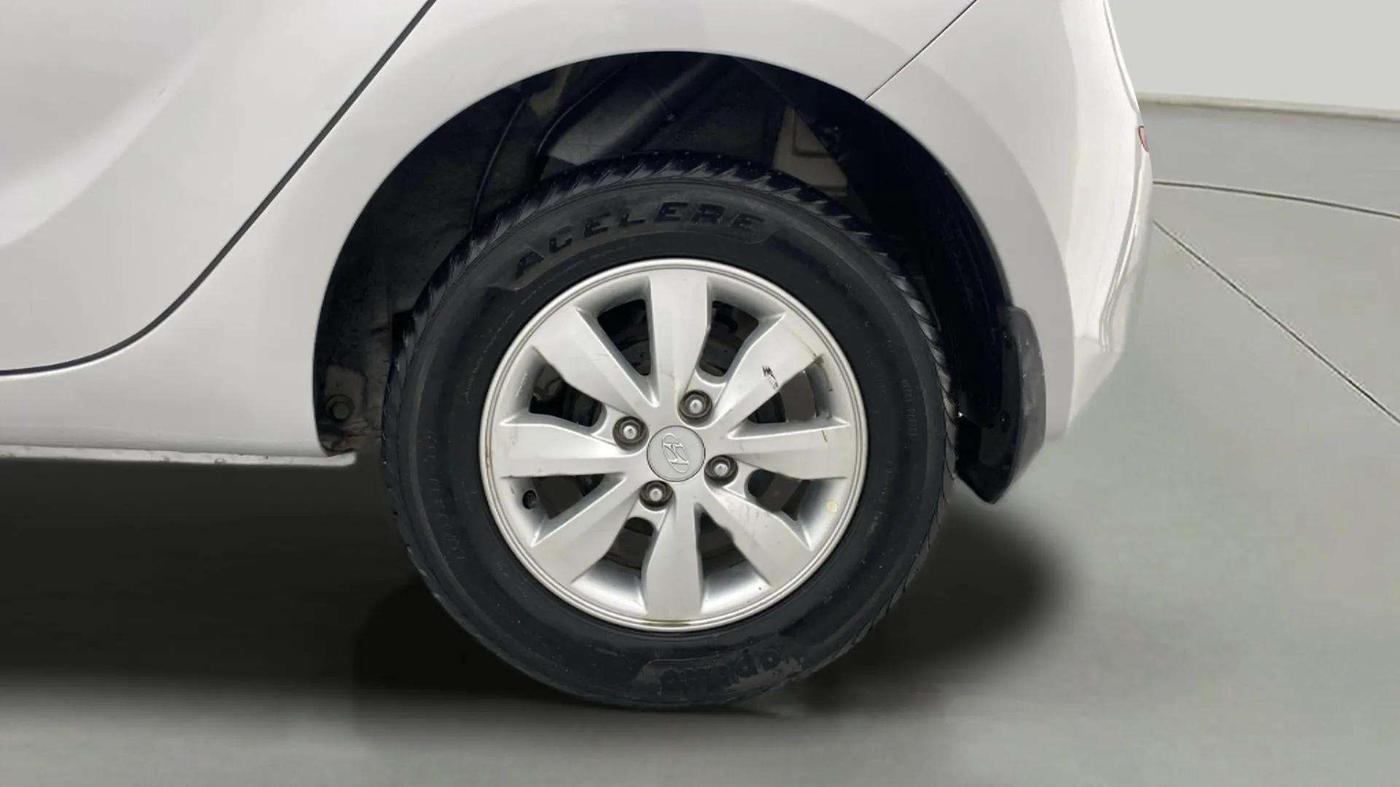 2014 Hyundai i20 SPORTZ 1.2, Petrol, Manual, 37,500 km, Left Rear Wheel