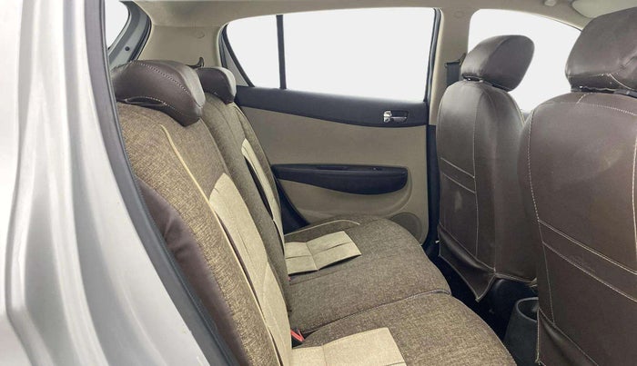 2014 Hyundai i20 SPORTZ 1.2, Petrol, Manual, 37,436 km, Right Side Rear Door Cabin