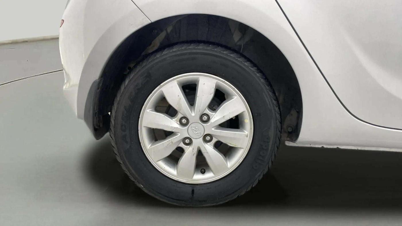 2014 Hyundai i20 SPORTZ 1.2, Petrol, Manual, 37,500 km, Right Rear Wheel
