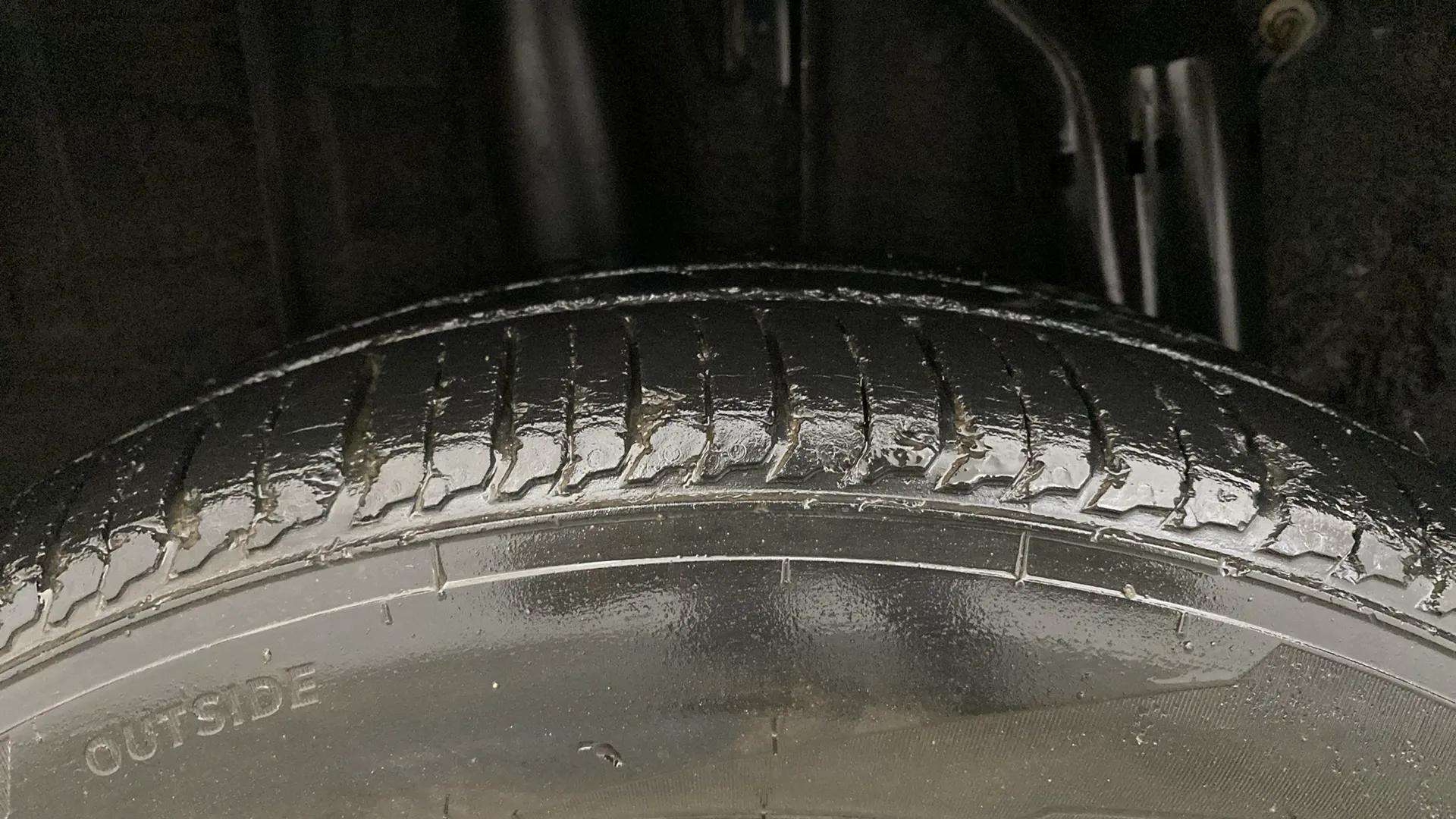 RHS-Rear-Tyre-Tread-19