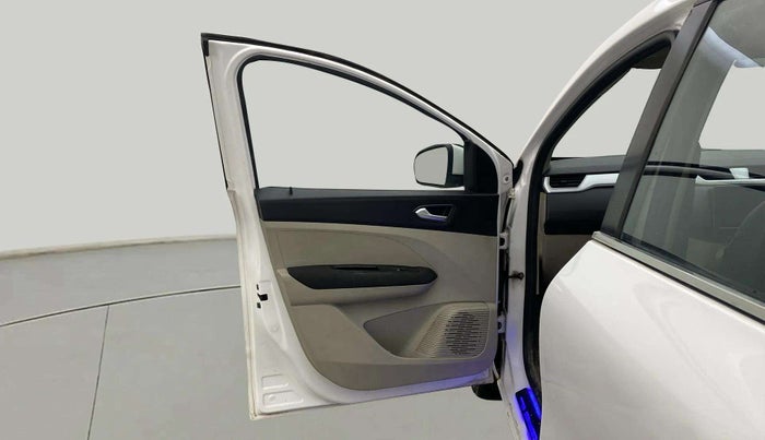 2020 Renault TRIBER RXZ AMT, Petrol, Automatic, 21,682 km, LHS Front Door