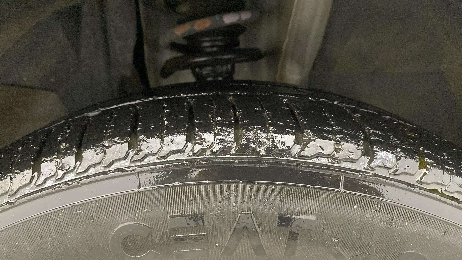 RHS-Front-Tyre-Tread-18