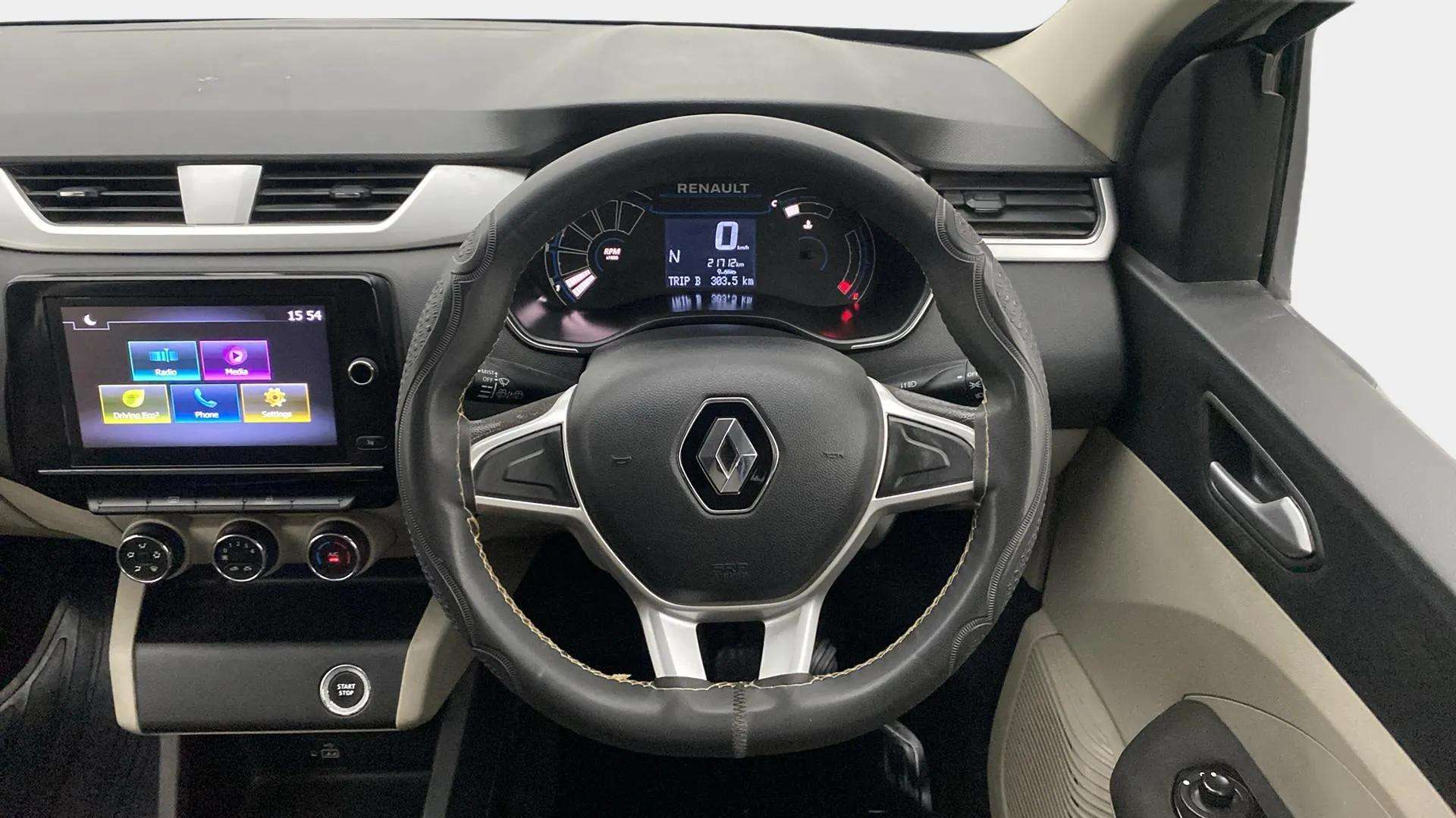 Steering-wheel-close-up-29