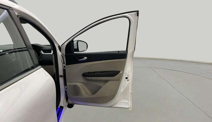 2020 Renault TRIBER RXZ AMT, Petrol, Automatic, 21,682 km, RHS Front Door