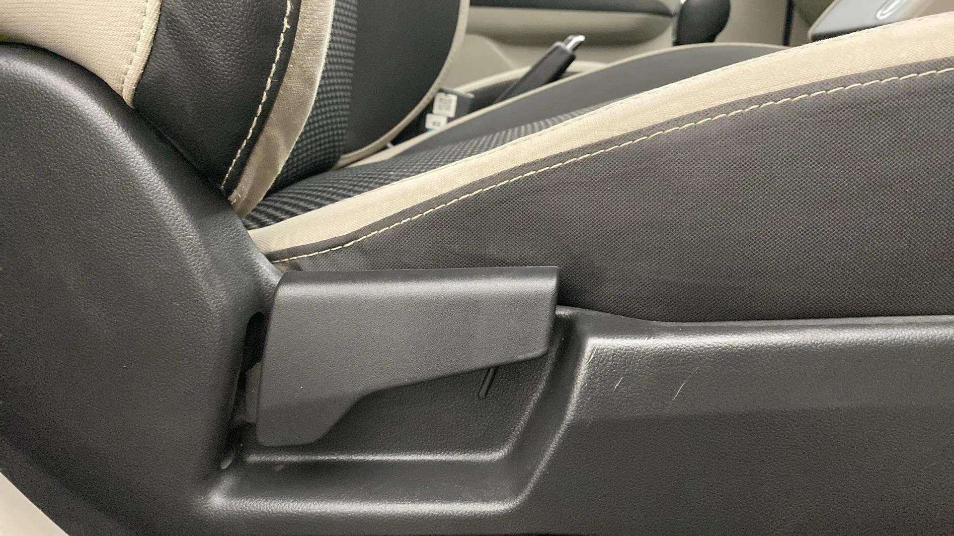 Driver-side-adjustment-panel-40