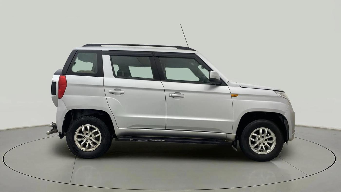 2017 Mahindra TUV300 T8, Diesel, Manual, 47,806 km, Right Side View