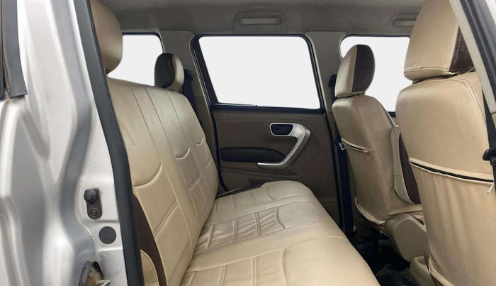 2017 Mahindra TUV300 T8, Diesel, Manual, 47,806 km, Right Side Rear Door Cabin