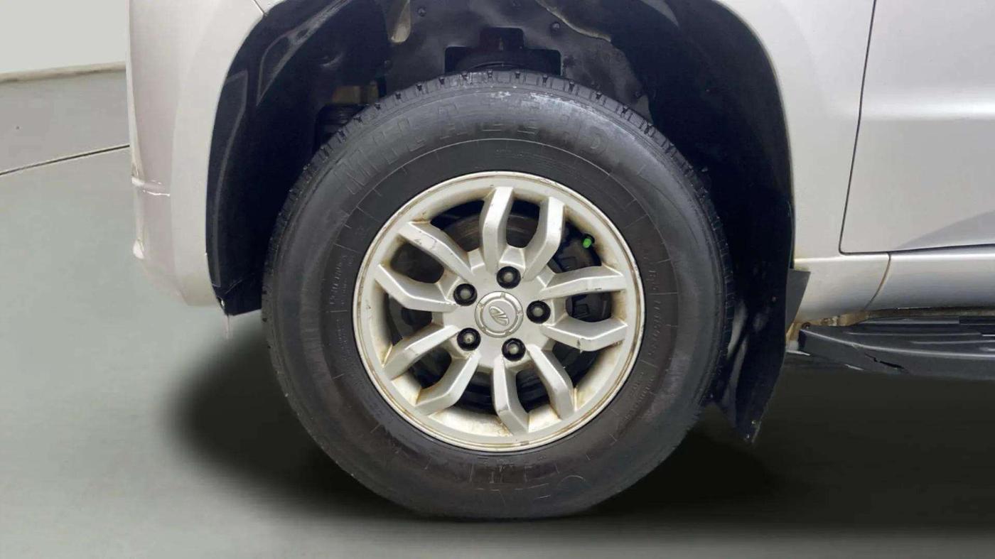 2017 Mahindra TUV300 T8, Diesel, Manual, 47,806 km, Left Front Wheel