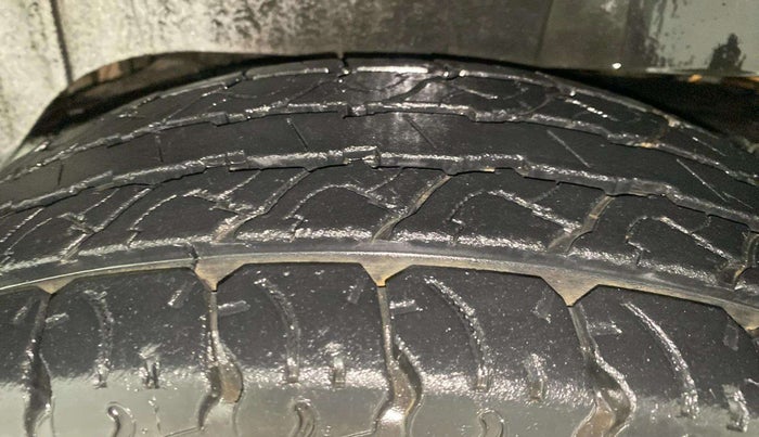 2017 Mahindra TUV300 T8, Diesel, Manual, 47,806 km, Right Rear Tyre Tread