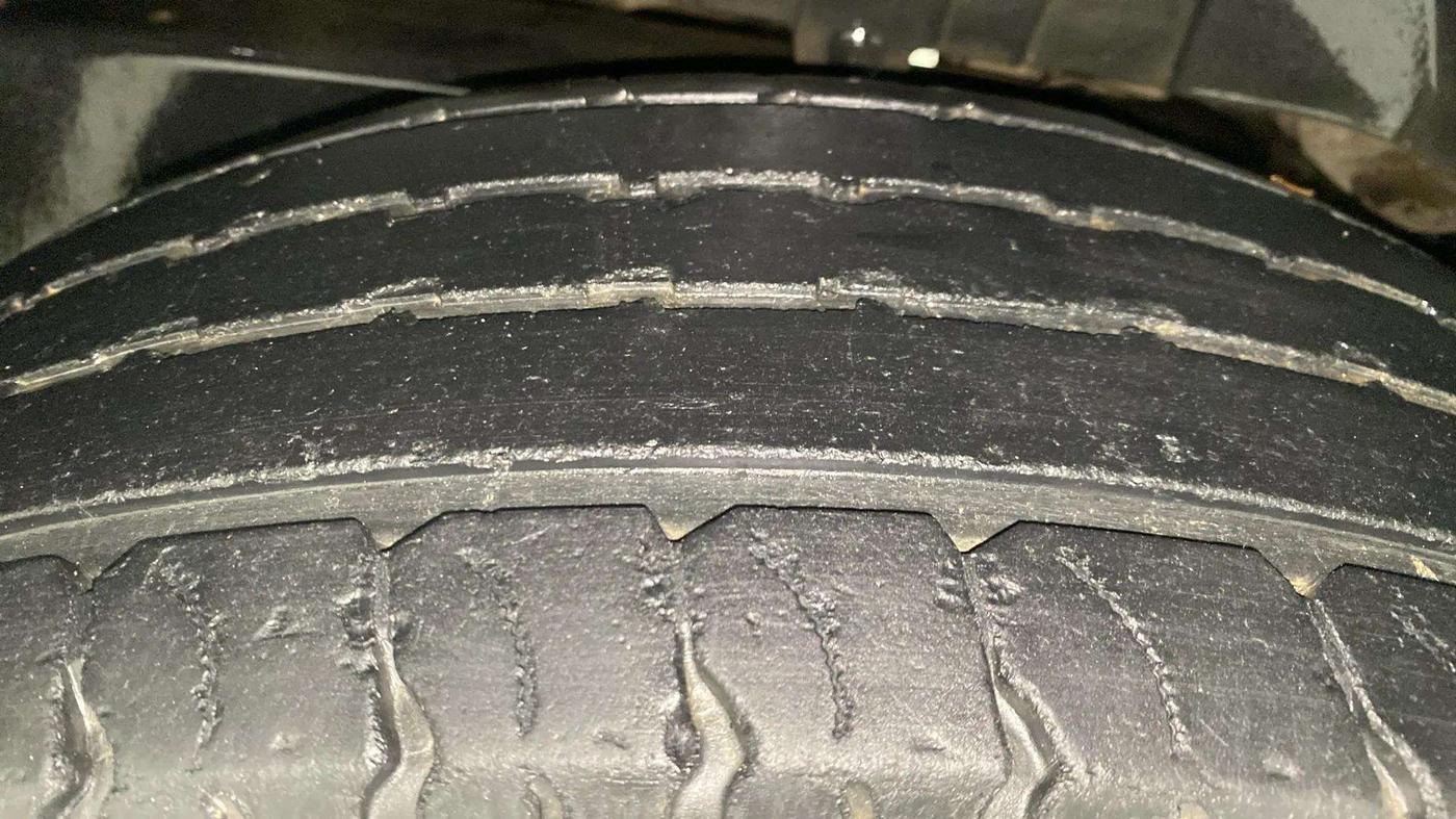 2017 Mahindra TUV300 T8, Diesel, Manual, 47,806 km, Left Rear Tyre Tread