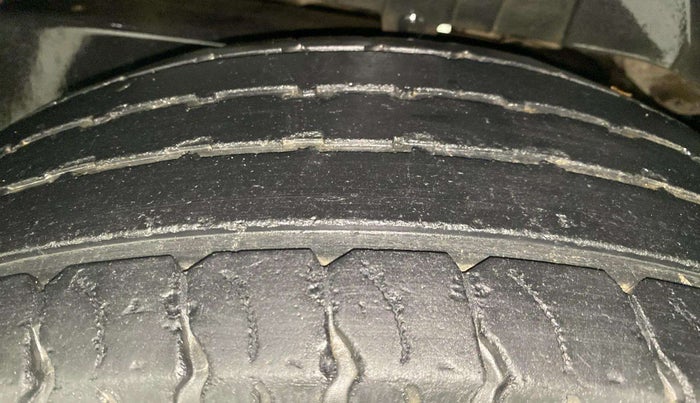 2017 Mahindra TUV300 T8, Diesel, Manual, 47,806 km, Left Rear Tyre Tread