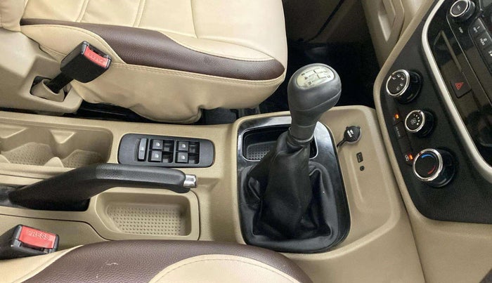 2017 Mahindra TUV300 T8, Diesel, Manual, 47,806 km, Gear Lever
