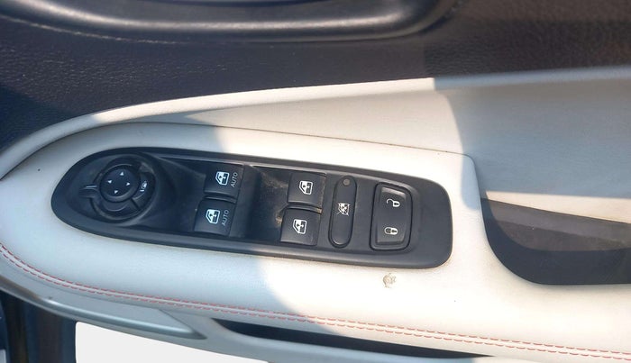 2019 Jeep Compass LIMITED PLUS DIESEL, Diesel, Manual, 76,165 km, Driver Side Door Panels Control