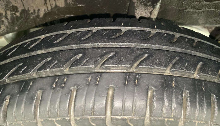 2016 Renault Kwid RXT 0.8, Petrol, Manual, 16,830 km, Left Rear Tyre Tread