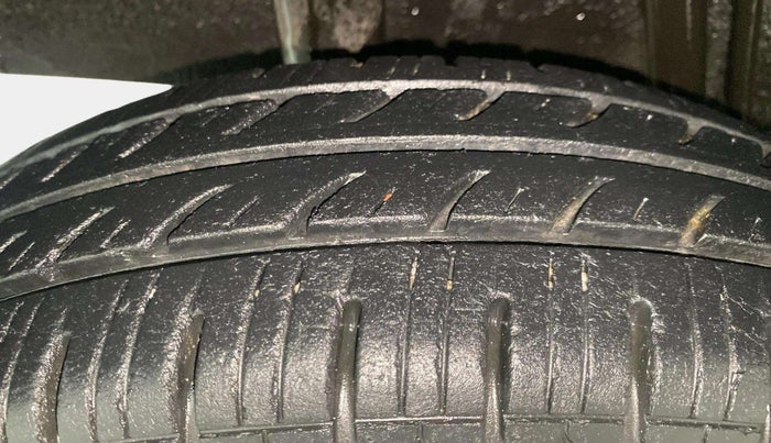 2016 Renault Kwid RXT 0.8, Petrol, Manual, 16,830 km, Right Rear Tyre Tread