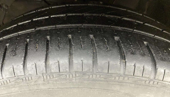 2018 Maruti Dzire VDI AMT, Diesel, Automatic, 25,826 km, Left Front Tyre Tread
