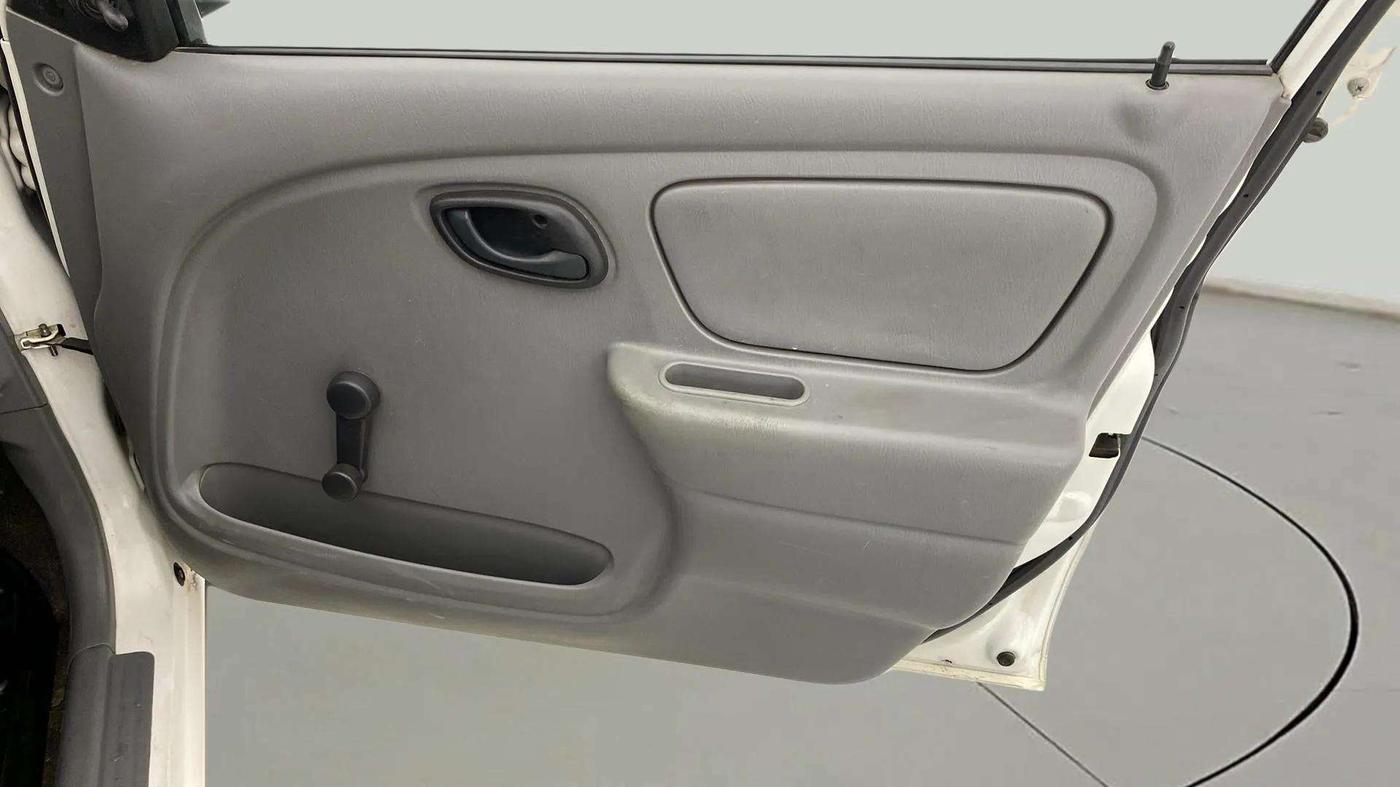 2014 Maruti Alto K10 LXI, Petrol, Manual, 31,681 km, Driver Side Door Panels Control