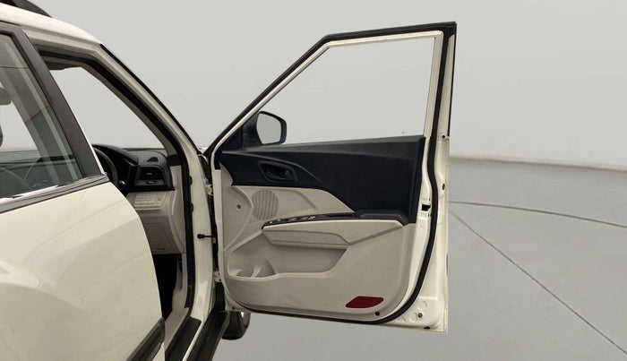 2021 Mahindra XUV300 W6 1.2 PETROL AMT, Petrol, Automatic, 13,528 km, RHS Front Door