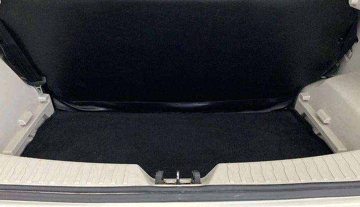 2021 Mahindra XUV300 W6 1.2 PETROL AMT, Petrol, Automatic, 13,528 km, Boot Inside