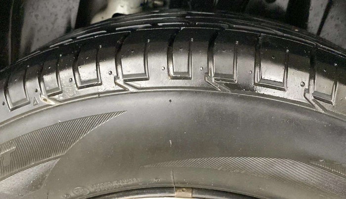 2021 Mahindra XUV300 W6 1.2 PETROL AMT, Petrol, Automatic, 13,528 km, Right Rear Tyre Tread