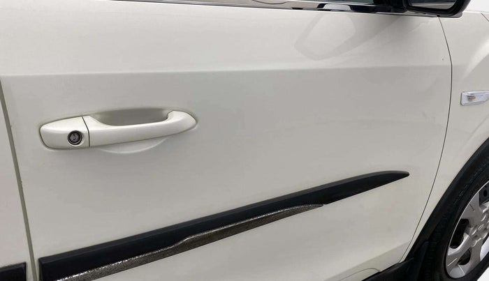2021 Mahindra XUV300 W6 1.2 PETROL AMT, Petrol, Automatic, 13,528 km, Driver-side door - Slightly dented