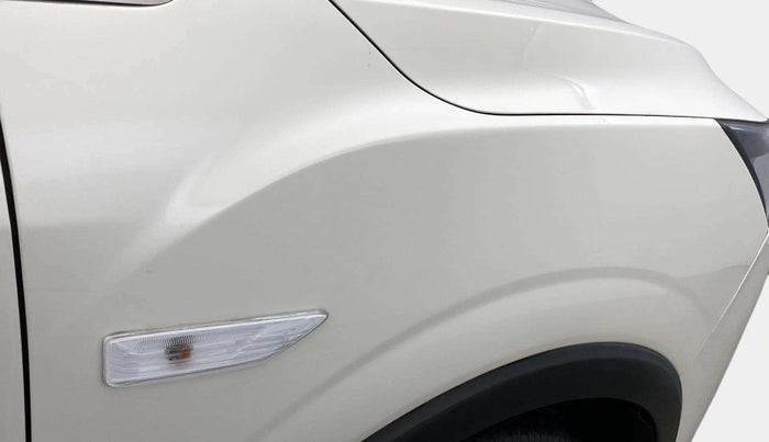 2021 Mahindra XUV300 W6 1.2 PETROL AMT, Petrol, Automatic, 13,528 km, Right fender - Minor scratches