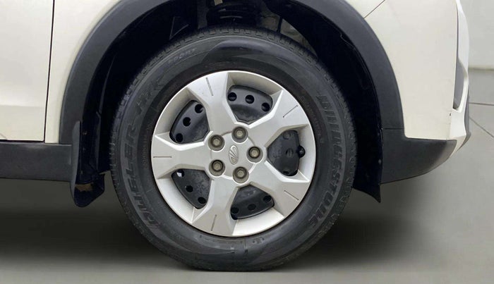 2021 Mahindra XUV300 W6 1.2 PETROL AMT, Petrol, Automatic, 13,528 km, Right Front Wheel