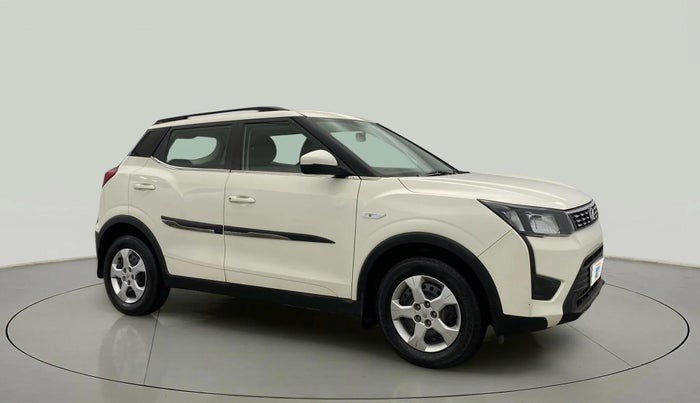 2021 Mahindra XUV300 W6 1.2 PETROL AMT, Petrol, Automatic, 13,528 km, Right Front Diagonal