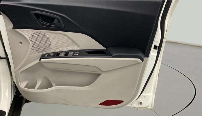 2021 Mahindra XUV300 W6 1.2 PETROL AMT, Petrol, Automatic, 13,528 km, Driver Side Door Panels Control
