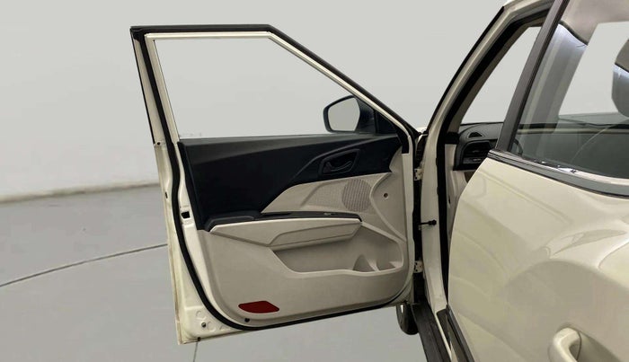 2021 Mahindra XUV300 W6 1.2 PETROL AMT, Petrol, Automatic, 13,528 km, LHS Front Door
