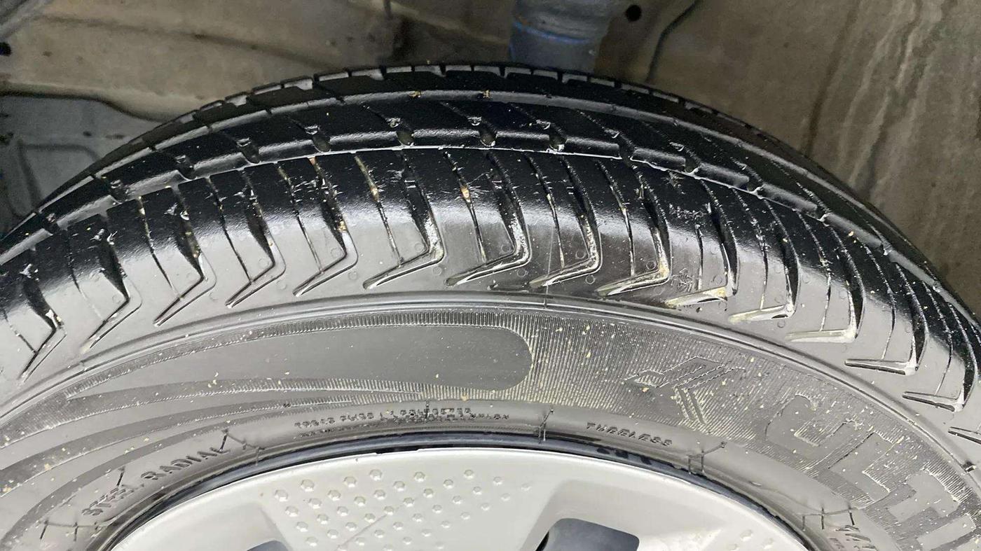 2022 Maruti Alto K10 VXI, Petrol, Manual, 11,957 km, Left Front Tyre Tread