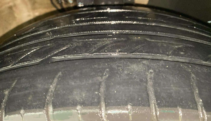 2015 Volkswagen Vento HIGHLINE PETROL AT, Petrol, Automatic, 76,622 km, Right Front Tyre Tread