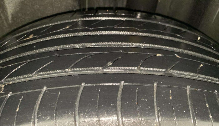 2015 Volkswagen Vento HIGHLINE PETROL AT, Petrol, Automatic, 76,622 km, Left Rear Tyre Tread