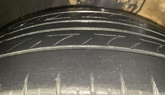 2015 Volkswagen Vento HIGHLINE PETROL AT, Petrol, Automatic, 76,622 km, Left Front Tyre Tread