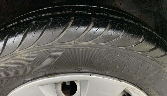 2017 Hyundai Eon ERA PLUS (O), Petrol, Manual, 23,725 km, Right Front Tyre Tread