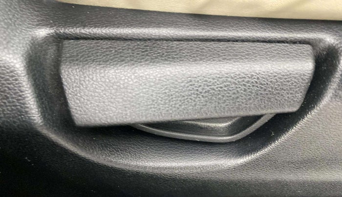 2019 Hyundai NEW SANTRO ASTA MT, Petrol, Manual, 25,974 km, Driver Side Adjustment Panel