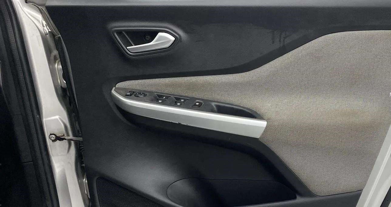 2021 Nissan MAGNITE XL TURBO CVT, Petrol, Automatic, 31,711 km, Driver Side Door Panels Control
