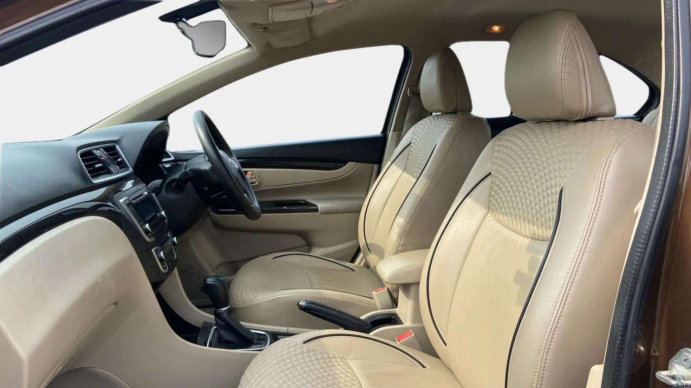 2017 Maruti Ciaz ZETA 1.4  AT PETROL, Petrol, Automatic, 65,154 km, Right Side Front Door Cabin