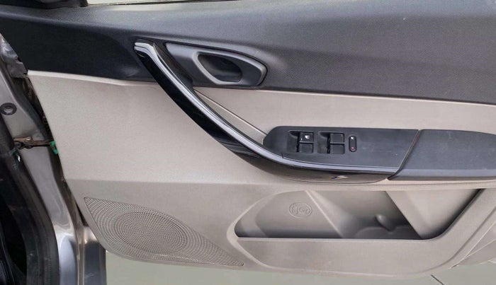 2019 Tata Tiago XZ PETROL, Petrol, Manual, 30,380 km, Driver Side Door Panels Control