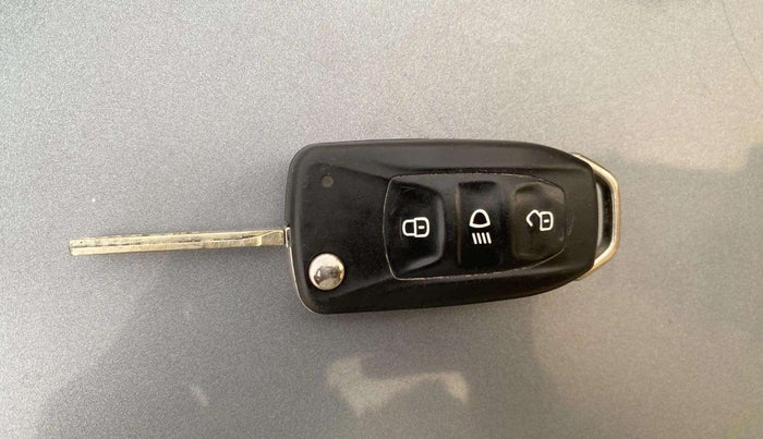 2019 Tata Tiago XZ PETROL, Petrol, Manual, 30,380 km, Key Close Up