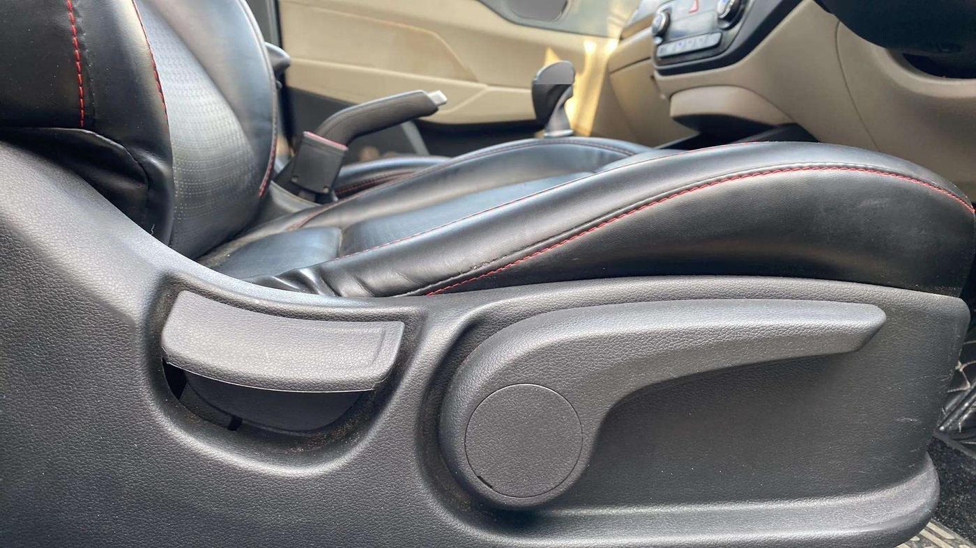 2017 Hyundai Verna 1.6 EX CRDI, Diesel, Manual, 42,803 km, Driver Side Adjustment Panel