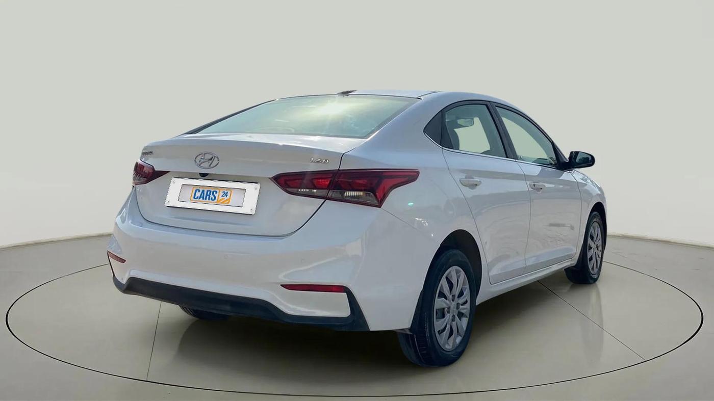 2017 Hyundai Verna 1.6 EX CRDI, Diesel, Manual, 42,803 km, Right Back Diagonal