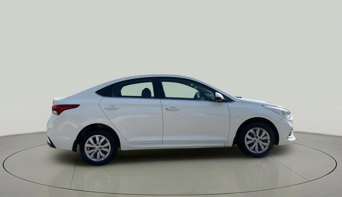 2017 Hyundai Verna 1.6 EX CRDI, Diesel, Manual, 42,803 km, Right Side